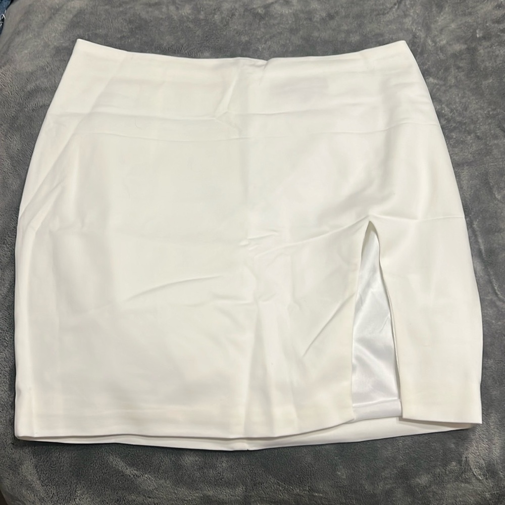 Priceless Dinah white slit skirt size large